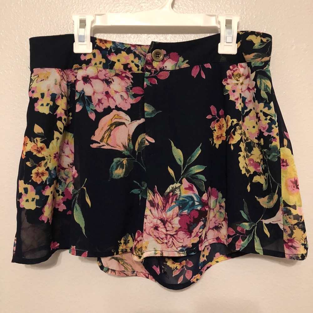 Anthropologie Blu Pepper Floral Print Shorts_Med